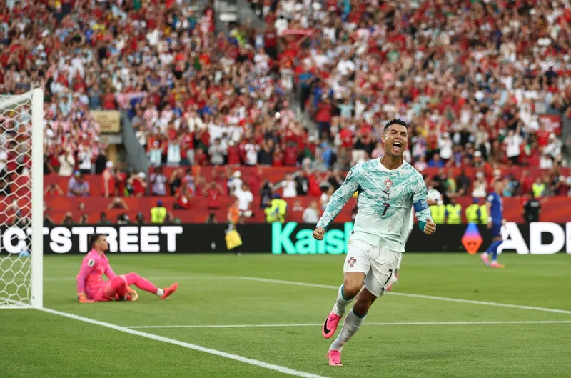 Ontario Sports Betting Surges Past $1B in June as World Cup Fuels Counter-Seasonal Spike