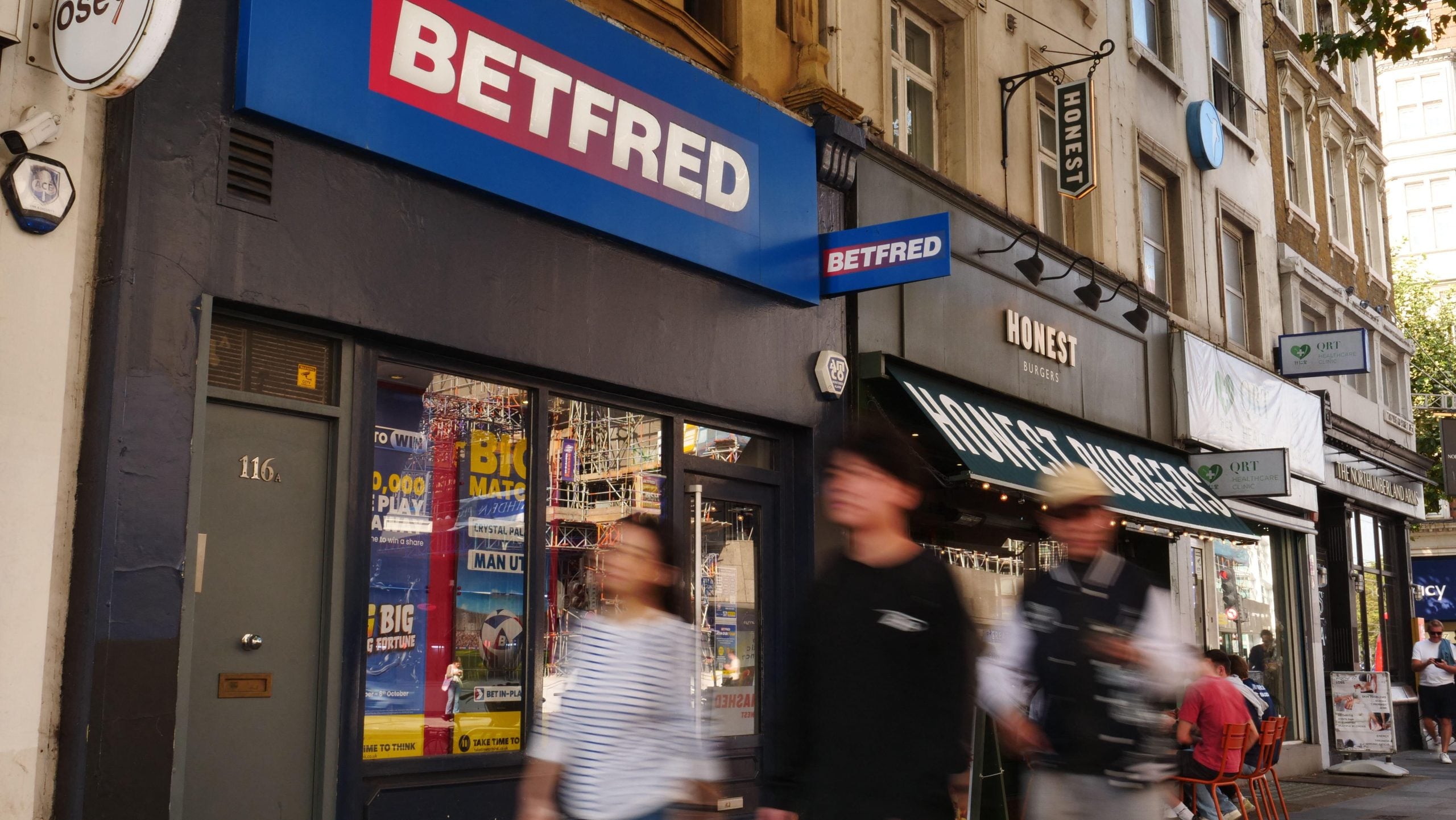UK gambling yield reaches 17.5bn as online dominance accelerates amid retail decline