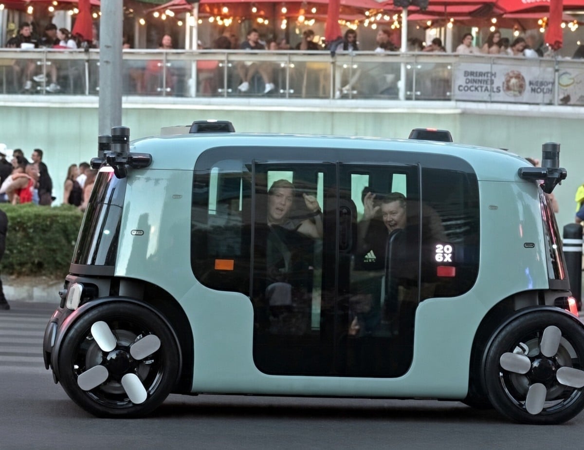 Zoox Robotaxi Expansion in Las Vegas Brings High-Profile Operational Failures